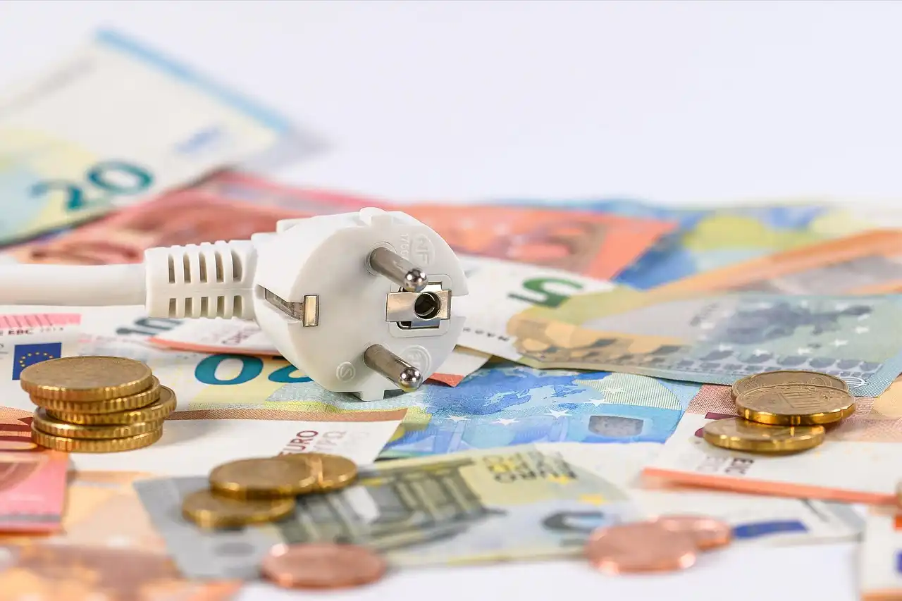 Smart Saving: 10 Ways to Save Money Living in Spain (With Bonus Tips)